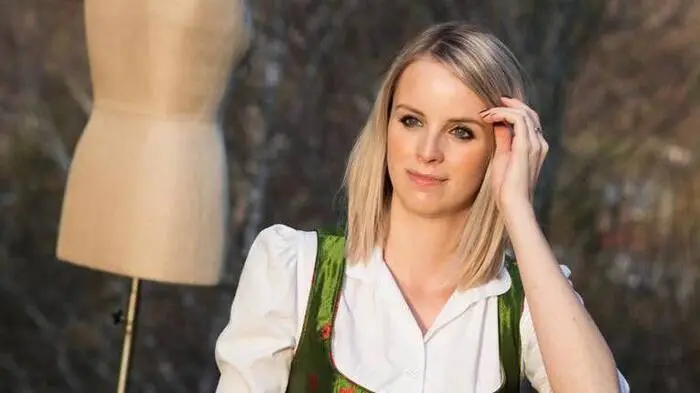 Dominique Mayerhofer führt ihre Schneiderei im Neuberger Münster