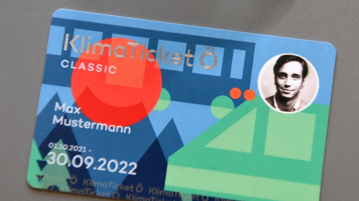 Ein Muster des "Klimaticket Ö" (1-2-3-Ticket) am Mittwoch, 18. August 2021.