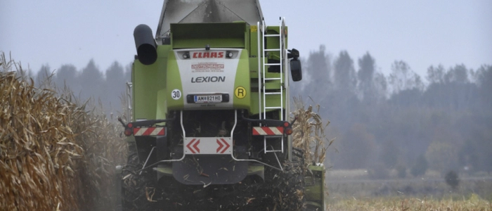 Spaziergänger fanden den laufenden Traktor