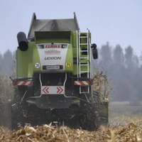 Spaziergänger fanden den laufenden Traktor