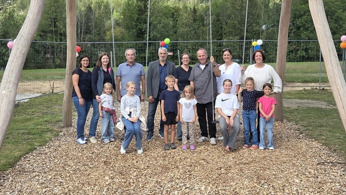 Am 18. September wurde der neue Spielplatz feierlich eröffnet. Die Bepflanzung folgt noch