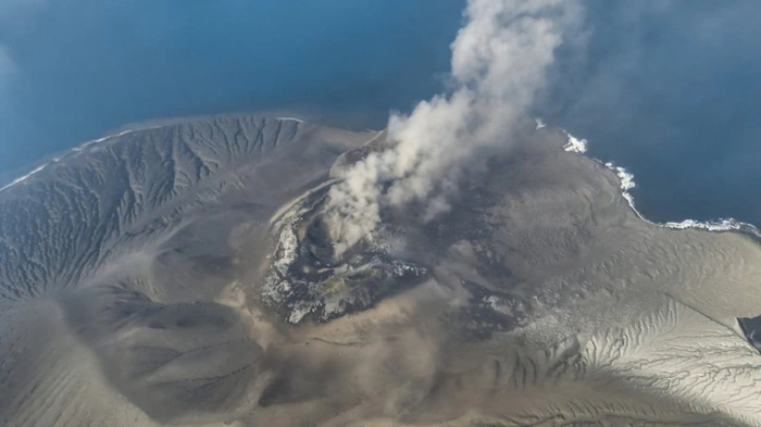 Ausbruch von Anak Krakatau stört weiter den Flugverkehr