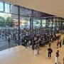 In Warteposition: Die angehenden Studenten vor der Grazer Stadthalle