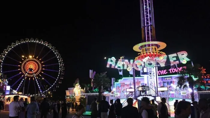 Bei einem Fahrgeschäft auf dem Oktoberfest kam es zu dem Unfall