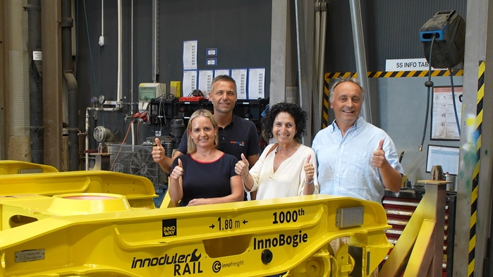 Peter Wanek-Pusset (rechts) mit Gattin Antonella sowie Jerni und Manca Duler von der slowenischen Partnerfirma „Innoduler Rail“
