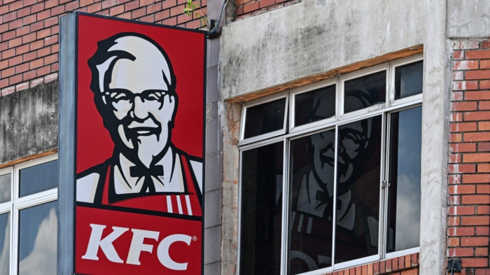 Verbraucherschützer kritisieren KFC für die Tattoo-Aktion