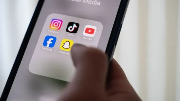Radikalisierung der Jugendlichen beginnt oft über Social Media