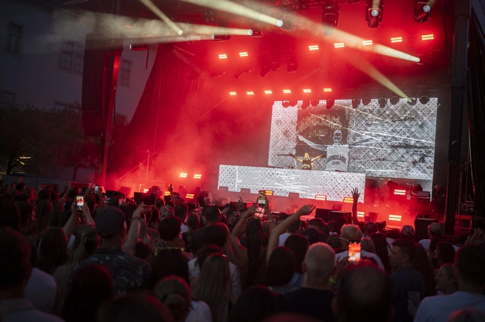 Robin Schulz live am Karmeliterplatz, 8010 Graz, am 15.8. 2026.