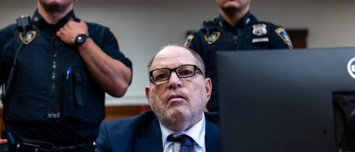 Harvey Weinstein wurde 2025 wegen sexueller Gewalt schuldig gesprochen