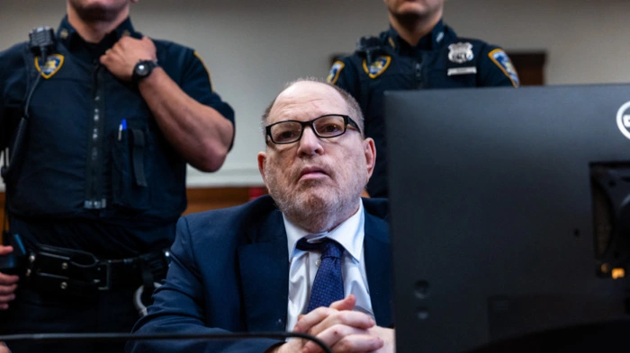 Harvey Weinstein wurde 2025 wegen sexueller Gewalt schuldig gesprochen