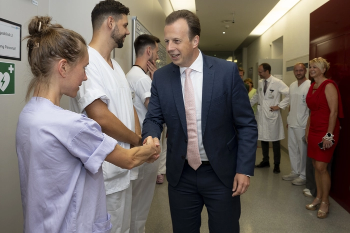 Landesrat Kornhäusl besuchte die Lungenstation am Uniklinikum Graz 