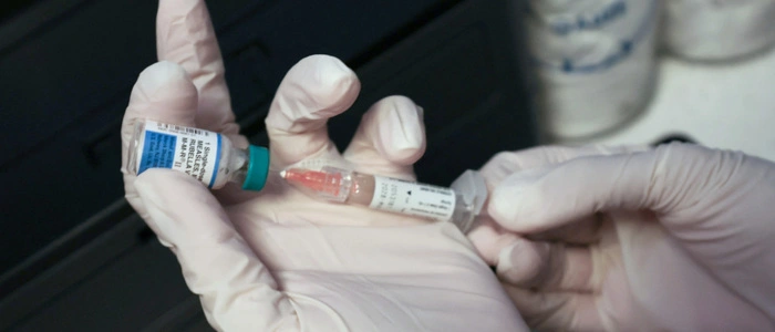 Impfbefugnis auf Apotheker und Sanitäter ausgeweitet