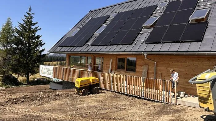 Lang ist es nicht und das Hinteralmhaus sperrt auf