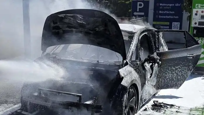 Ein E-Auto fing Feuer