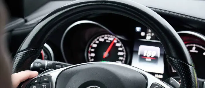 Der Lenker fuhr zudem knapp auf vor ihm fahrende Autos auf