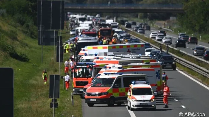 Die Rettungskräfte sind vor Ort im Einsatz
