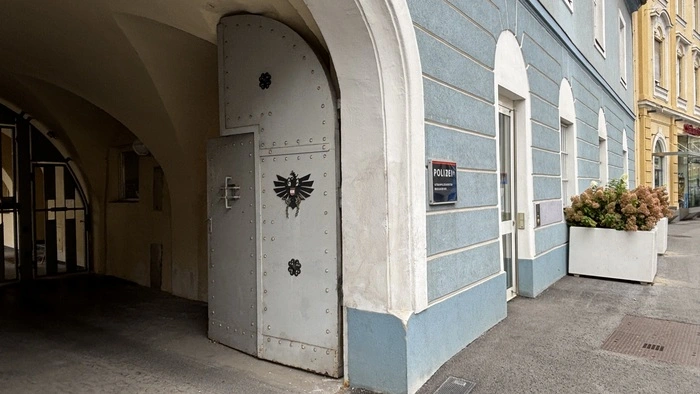 Der Brucker Polizeiposten in der Herzog-Ernst-Gasse
