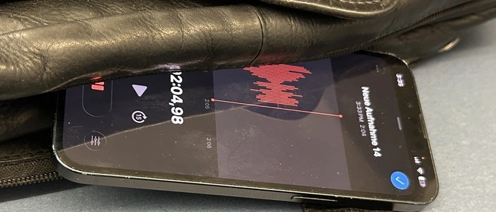 Das Mobiltelefon soll aus der Tasche gerutscht sein, darauf war offenbar die aktivierte Aufnahme zu sehen. Jetzt wird Anklage erhoben (Sujetbild)