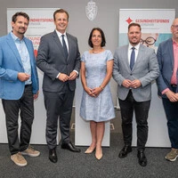 Gesundheitsfonds-Geschäftsführer Gernot Leipold, Landesrat Karlheinz Kornhäusl, Beatrice Erker, ÖGK Steiermark, FPÖ-Klubobmann Marco Triller und Michael Koren blickten anlässlich 20 Jahre Gesundheitsfonds Steiermark zurück und nach vorn