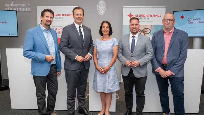 Gesundheitsfonds-Geschäftsführer Gernot Leipold, Landesrat Karlheinz Kornhäusl, Beatrice Erker, ÖGK Steiermark, FPÖ-Klubobmann Marco Triller und Michael Koren blickten anlässlich 20 Jahre Gesundheitsfonds Steiermark zurück und nach vorn 