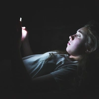 Wie soziale Medien der Psyche unserer Kinder schaden 