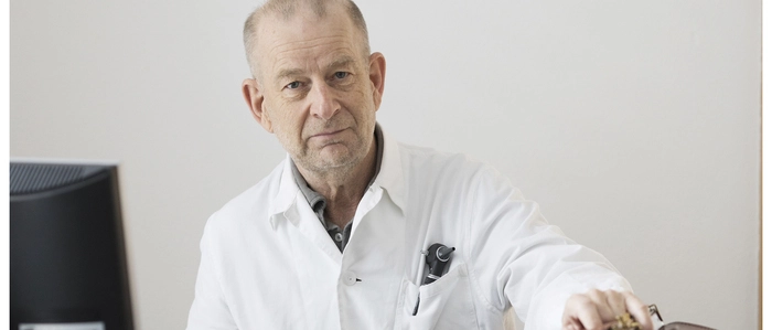 Günther Loewit ist Landarzt in Niederösterreich und kritisiert das Gesundheitssystem scharf