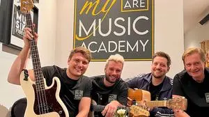 Eröffneten jüngst die "My Square My Music Academy" Flo Gruber, Patrick Freisinger, Thomas Edler und Gerhard Burda