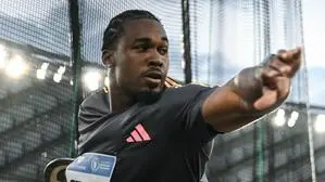 Roje Stona will Footballer werden