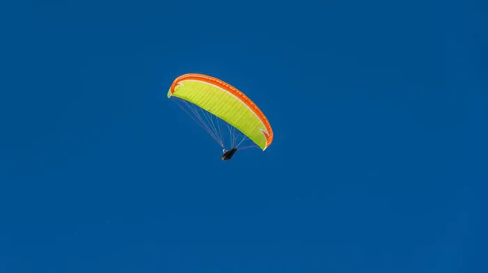 Symbolbild: Böiger Wind brachte den Mann in Turbulenzen