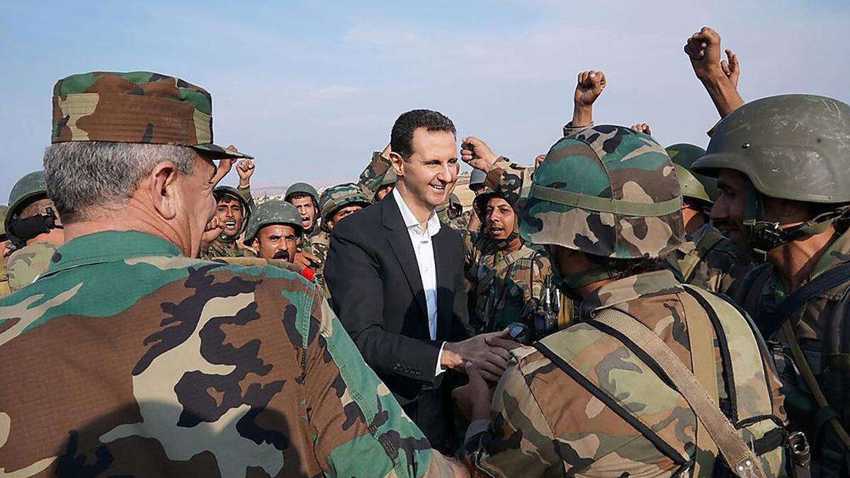 Syriens Präsident Bashar al-Assad bei einem Truppenbesuch in Idlib