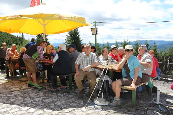 Die Gäste konnten das herrliche Sommerwetter genießen ...