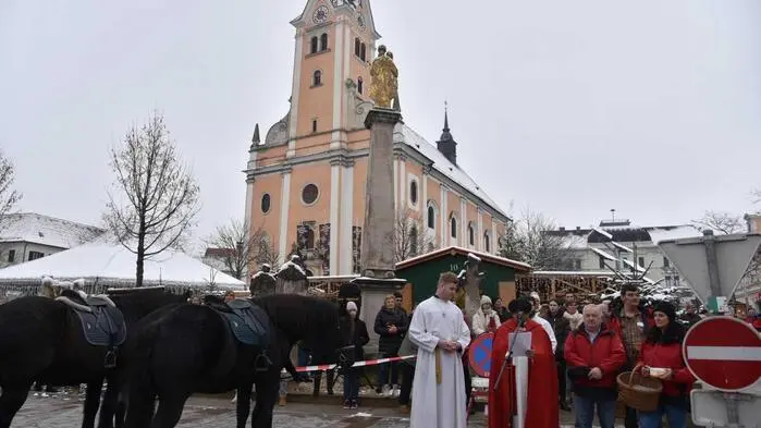 Die Pferdesegnung am Gleisdorfer Hauptplatz gehört schon zur Tradition. Am Stefanitag, dem 26. Dezember, war es wieder soweit.
