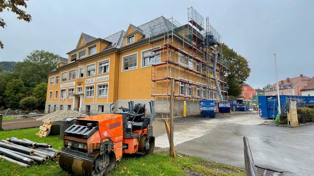 Der Umbau der Volksschule Bad St. Leonhard läuft auf Hochtouren