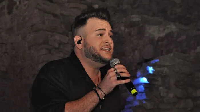 Unter dem Motto "Musical meets Pop" luden Sänger Thomas Glantschnig und die Stadtgemeinde Voitsberg zum Konzert auf der Burg Obervoitsberg. Der Köflacher hatte es bei Starmania21 ins Semifinale geschafft.