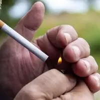 Ein sehr gut erforschter Einflussfaktor auf den Körper: Zigarettenrauch und seine Tausenden chemischen Verbindungen.