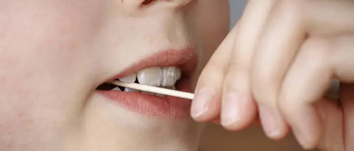 Auf Zahnstochern herumzukauen, ist ein umstrittener neuer Trend unter Kindern und Jugendlichen