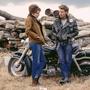Jodie Comer und Austin Butler in „The Bikeriders." (Focus Features via AP)