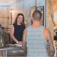 Gerda Mühlburger ist stolz auf ihren Barbier Abdul