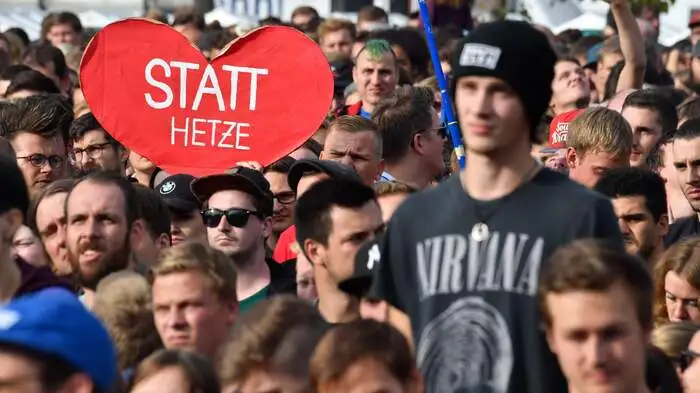 Mehr als 50.000 Menschen kamen zum Gratis-Konzert gegen Rassismus in Chemnitz.