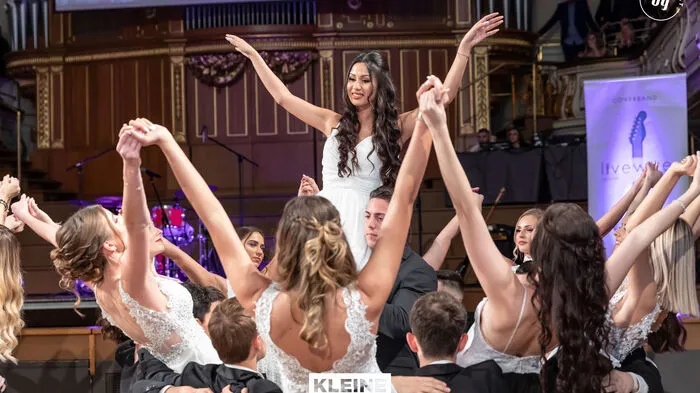 Im Grazer Congress veranstalteten die Schüler der HAK Grazbachgasse ihren Maturaball. Unter dem Motto HAK Vegas - um jede Note gepokert, wurde ausgelassen gefeiert. Das herrliche Ambiente lud zum Verweilen ein. Hier gibt's die schönsten Bilder.