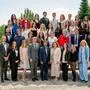 Sie haben es geschafft – zahlreiche junge Frauen und Männer dürfen nun ihren Abschluss feiern, hier etwa die Schülerinnen und Schüler der Klasse 8A des BG/BRG Weiz