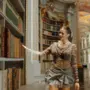 ESC-Siegerin Dara aus Bulgarien auf ihrem virtuellen Streifzug durch die Stiftsbibliothek in Admont