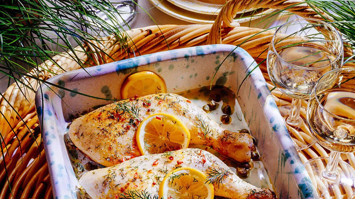 Zum Braten bereit: mariniertes Huhn