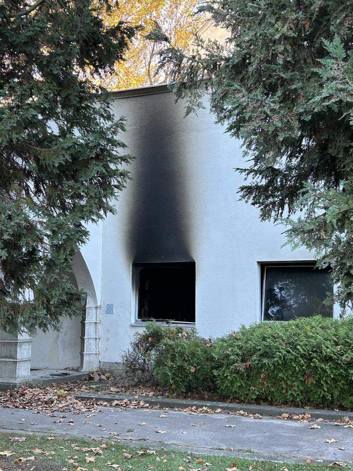 Die Spuren des Brandanschlags am jüdischen Friedhof Wien