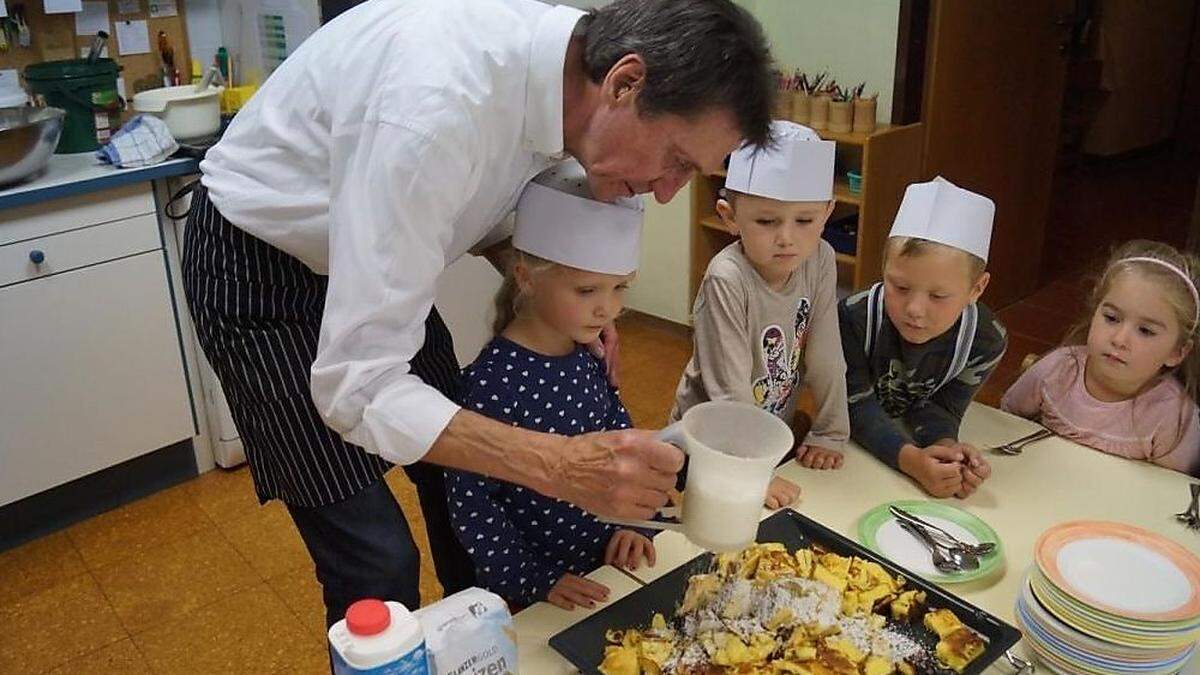 Matthias Funder kochte mit den Kindern