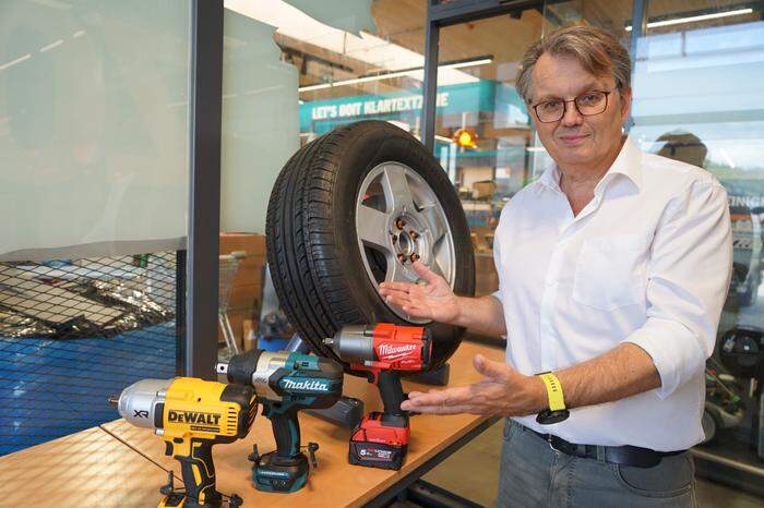 Geschäftsführer Bernhard Reiter im neuen Testcenter in Eberndorf