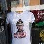 &quot;Alles läuft nach Plan&quot;: Putin auf einem T-Shirt auf dem Zentralmarkt in Riga