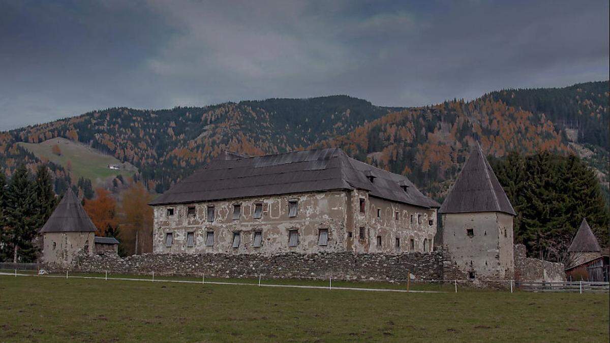 Schloss Hanfelden in Unterzeiring, in seiner mittelalterlichen Bauform erhalten