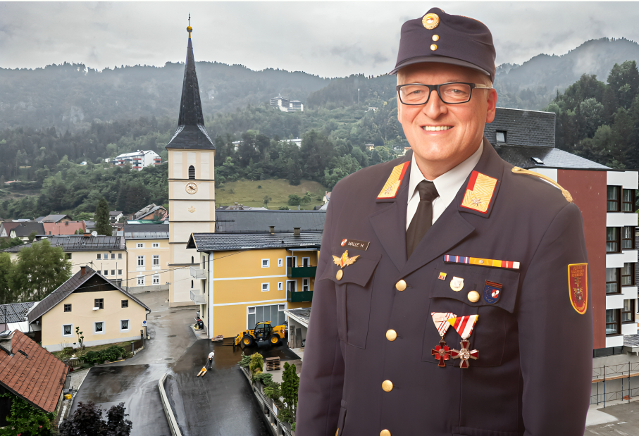 Feuerwehrmann vor Stadt