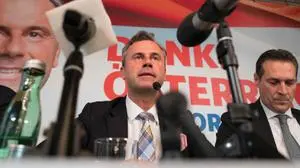 Hofer und Strache machen dort weiter, wo sie am Sonntag nach der Wahlniederlage aufgehört haben